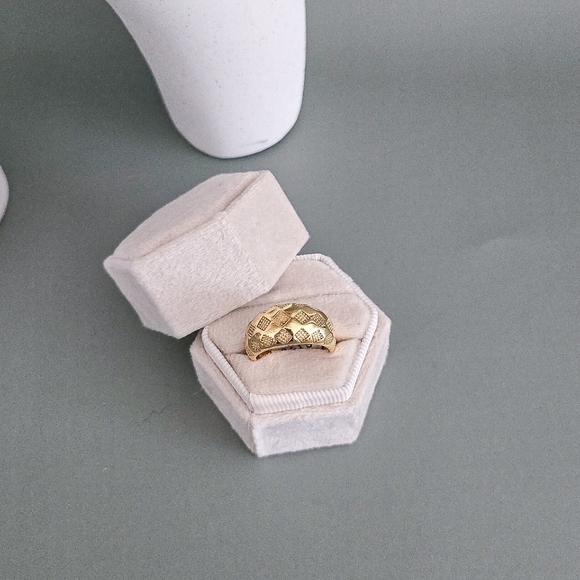 Stainless steel gold tone chunky textured ring new - Picture 6 of 6